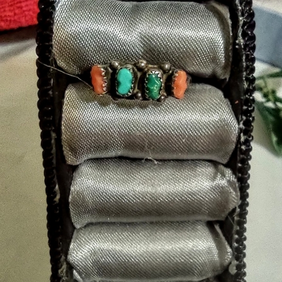 Turquoise Native American Vintage Ring - Picture 5 of 7
